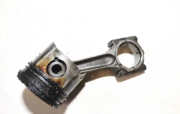 Peugeot 307 Piston with connecting rod