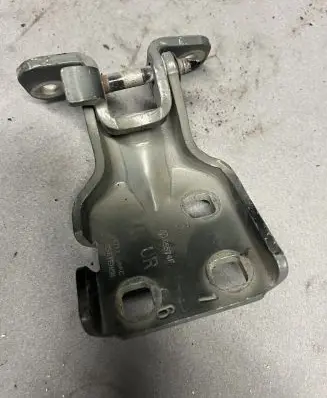 Chrysler Grand Voyager IV Front door upper hinge 4717208AC
