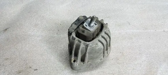 BMW 1 E81 E87 Engine mount bracket