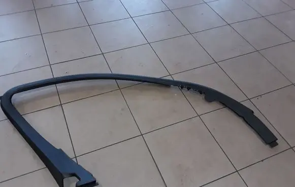BMW M5 F90 Front door glass trim molding 7384929