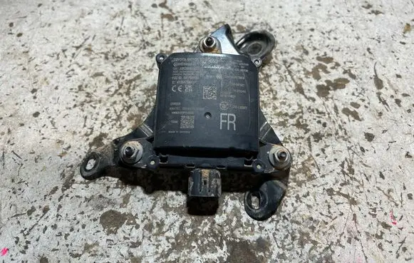 Toyota C-HR I Blind spot module 88162F4031 10R047527 A2C7755280300