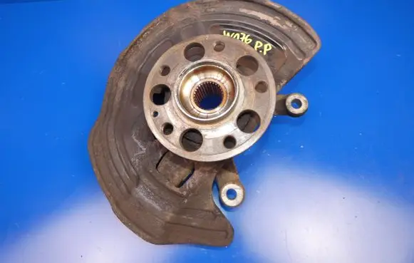 Mercedes-Benz A W176 Front wheel hub spindle knuckle