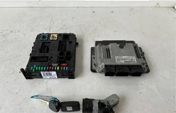 Citroen C4 I Picasso Engine ECU kit and lock set 966689568001