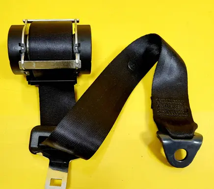 Middle seatbelt (rear)