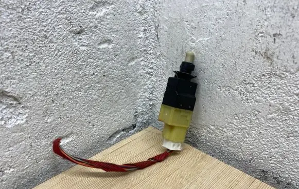 Mercedes-Benz Vito Viano W639 Brake pedal sensor switch A0015454409