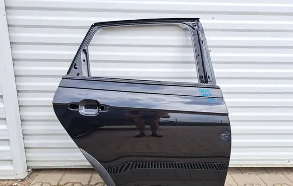 Volkswagen Taigo Rear door