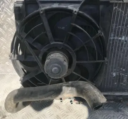 Hyundai Accent Radiator cooling fan shroud