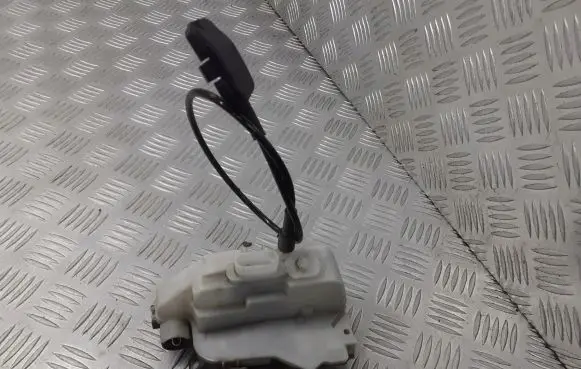 Renault Megane II Front door lock