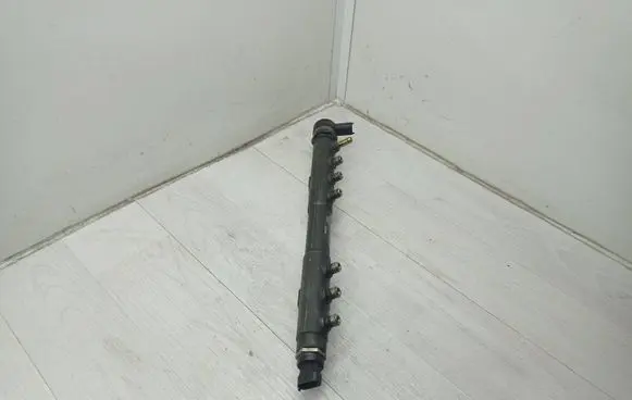 Volvo XC90 Fuel main line pipe 30757146 30750407