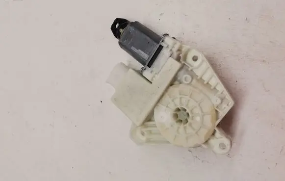 BMW 5 G30 G31 Rear door window regulator motor 7455083