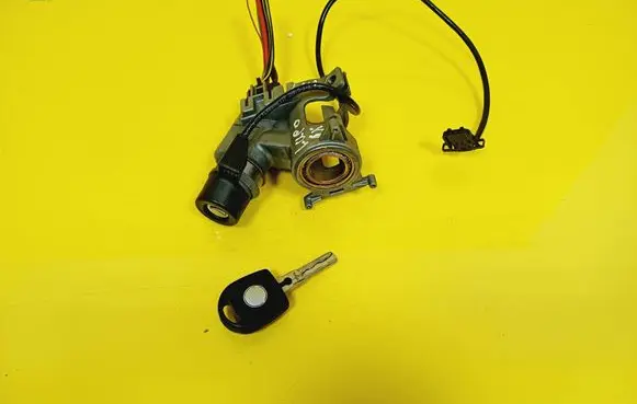 Volkswagen Lupo Ignition lock 357905851F
