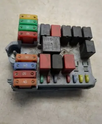 Fiat Bravo Fuse module 51832042 0051832042057657