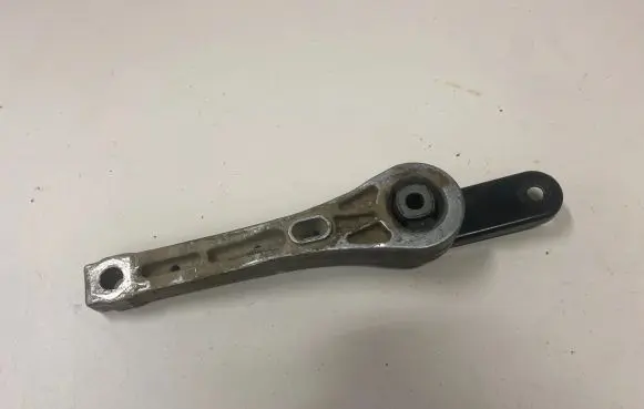 Volkswagen Tiguan Engine mounting bracket 3C0199855M