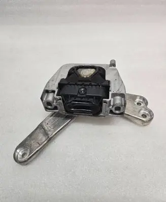 Volkswagen Tayron II Engine mount bracket 5QS199262B