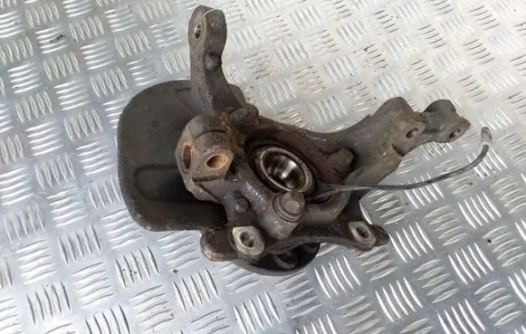 Opel Zafira B Front wheel hub 13299339