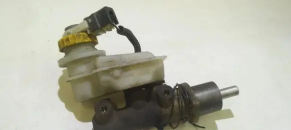 Master brake cylinder