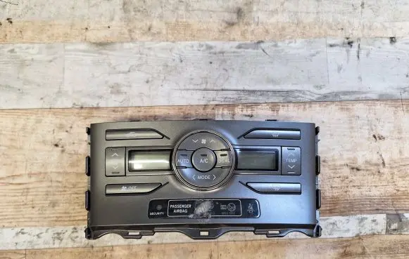 Toyota Auris 150 Climate control unit 5590002220B 611010WS