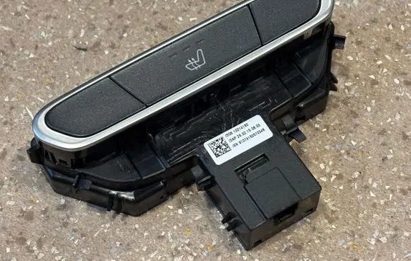 Mercedes-Benz S C217 Seat heating switch A2179050251