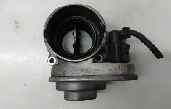 Volkswagen Golf V Throttle valve 038128063G