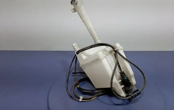 Nissan Pulsar Windshield washer fluid reservoir/tank