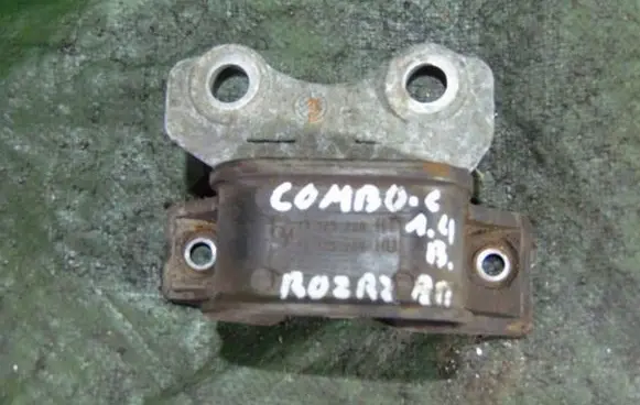 Opel Combo C Engine mount bracket