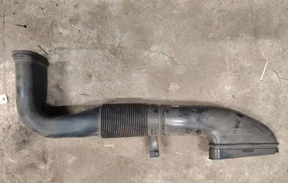 Mercedes-Benz C AMG W204 Air intake duct part A6510903437 0112351A 4011215