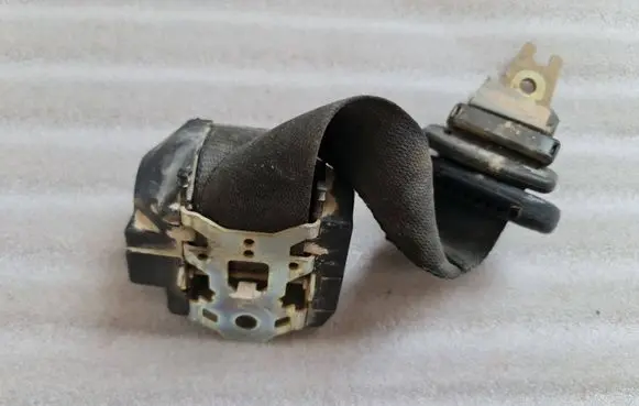 Ford Mondeo Mk III Rear seatbelt 1S71F611B69 J9ZAA
