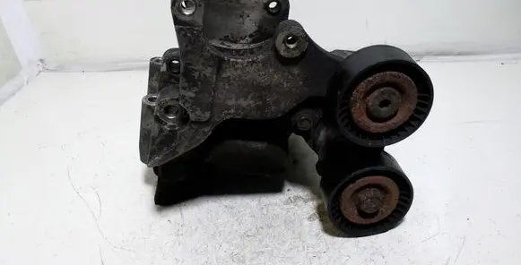 KIA Carens I Generator/alternator bracket 