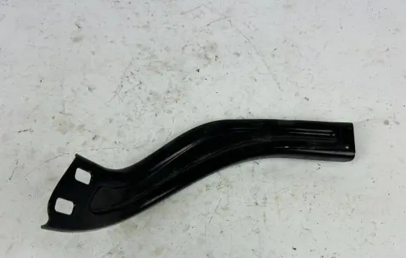 Mercedes-Benz E AMG W212 Front bumper mounting bracket A2126200185