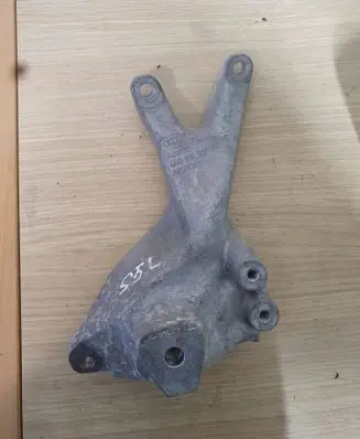 Audi A8 S8 D4 4H Engine mounting bracket 4H0199307AF