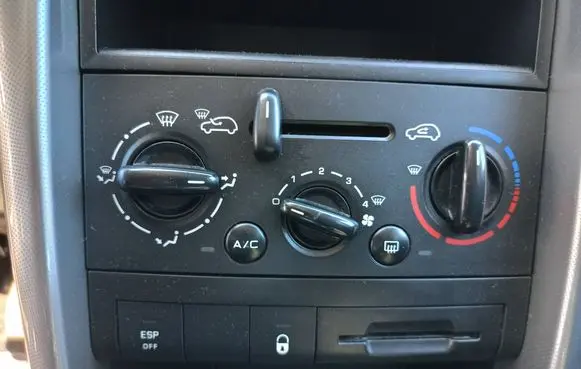 Peugeot 207 Climate control/heater control trim 
