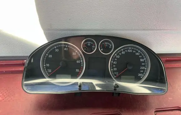 Speedometer (instrument cluster)