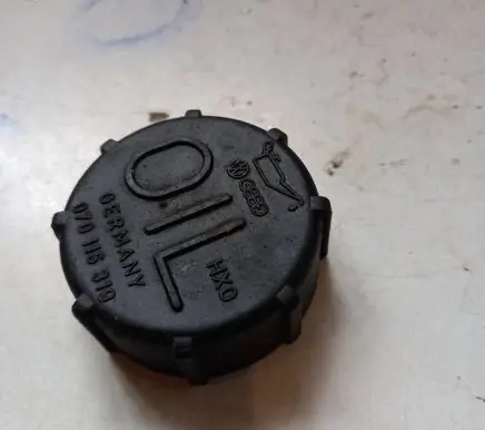 Volkswagen Transporter - Caravelle T4 Oil filler cap 070115319
