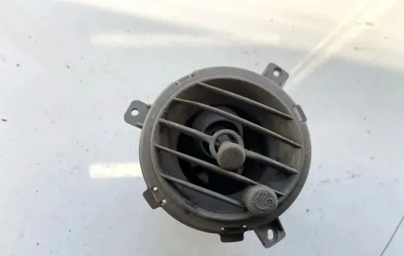 Chrysler PT Cruiser Dash center air vent grill sd38trmab