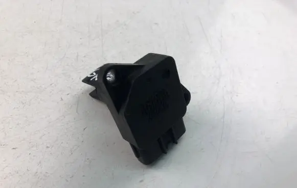 Toyota Avensis T250 Mass air flow meter 2220422010