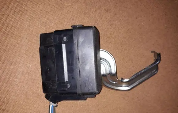 Mitsubishi Outlander Fuse module 7596KA