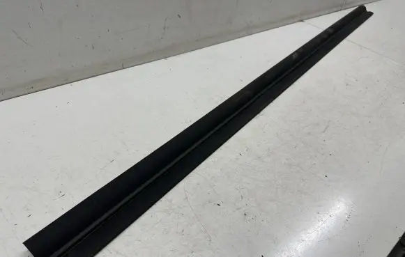 Sill/side skirt trim