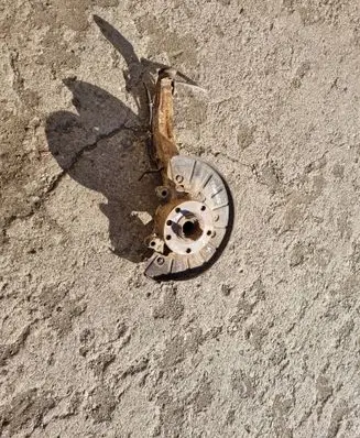 Front wheel hub spindle knuckle