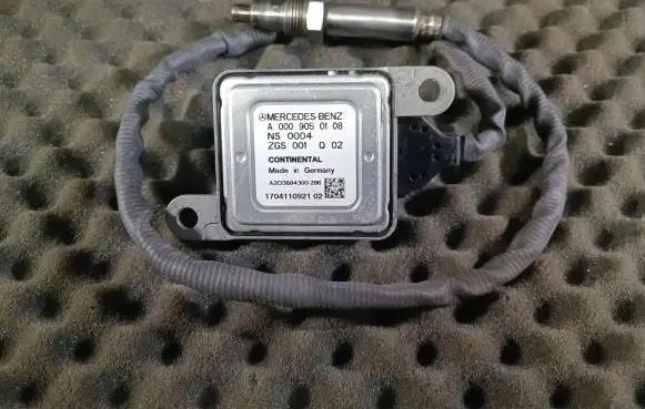 Mercedes-Benz SLK R172 Lambda probe sensor A0009050108