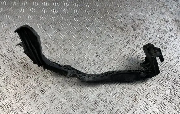 Headlight/headlamp mounting bracket