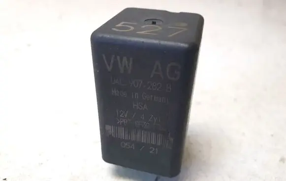 Volkswagen Caddy Glow plug pre-heat relay 04L907282B