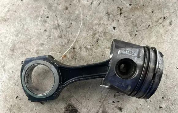 Mercedes-Benz C W204 Piston with connecting rod 65100