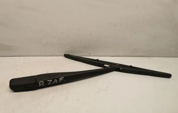 Rear wiper blade arm