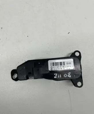 Mercedes-Benz E W211 Wing mirror switch 2118216179 03211036
