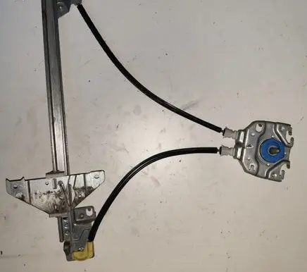 Rear door manual window regulator