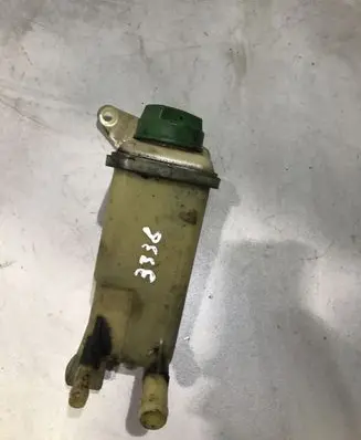 Volkswagen PASSAT B5 Power steering fluid tank/reservoir 8D0422373C