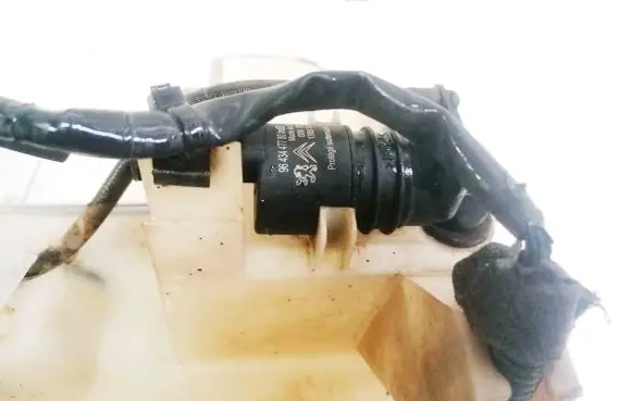 Citroen C5 Windscreen/windshield washer pump 9643447780