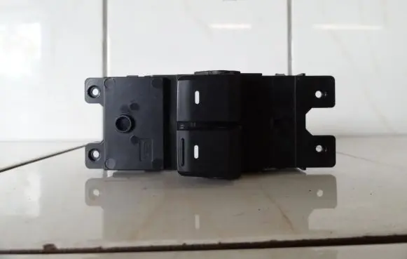 Hyundai i20 (GB IB) Electric window control switch 93570-C8041