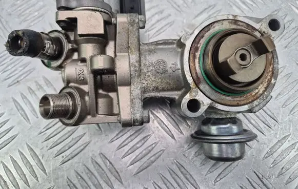 Mercedes-Benz E W212 Fuel injection high pressure pump A2710703501 ROG121860459 38860307