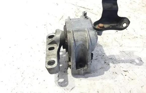 Volkswagen Touran I Engine mount bracket 1K0199262